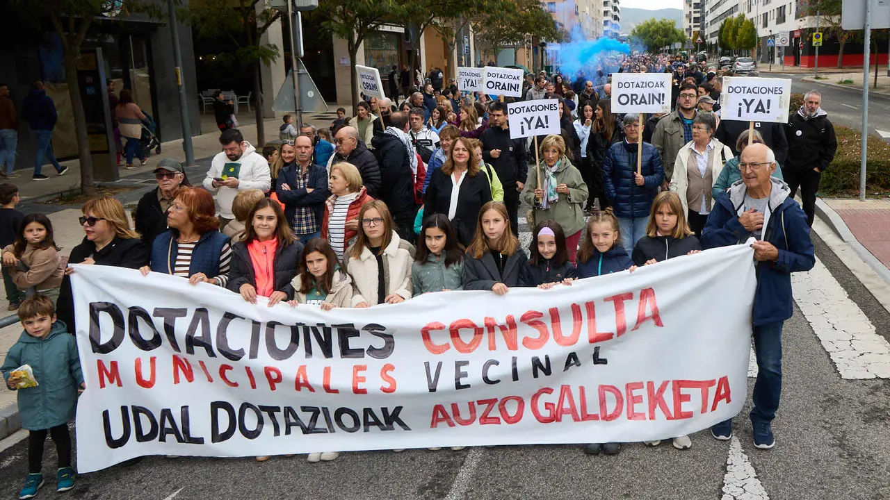 Manifestación de los vecinos de Ripagaina para exigir dotaciones y servicios en el barrio. IÑIGO ALZUGARAY
