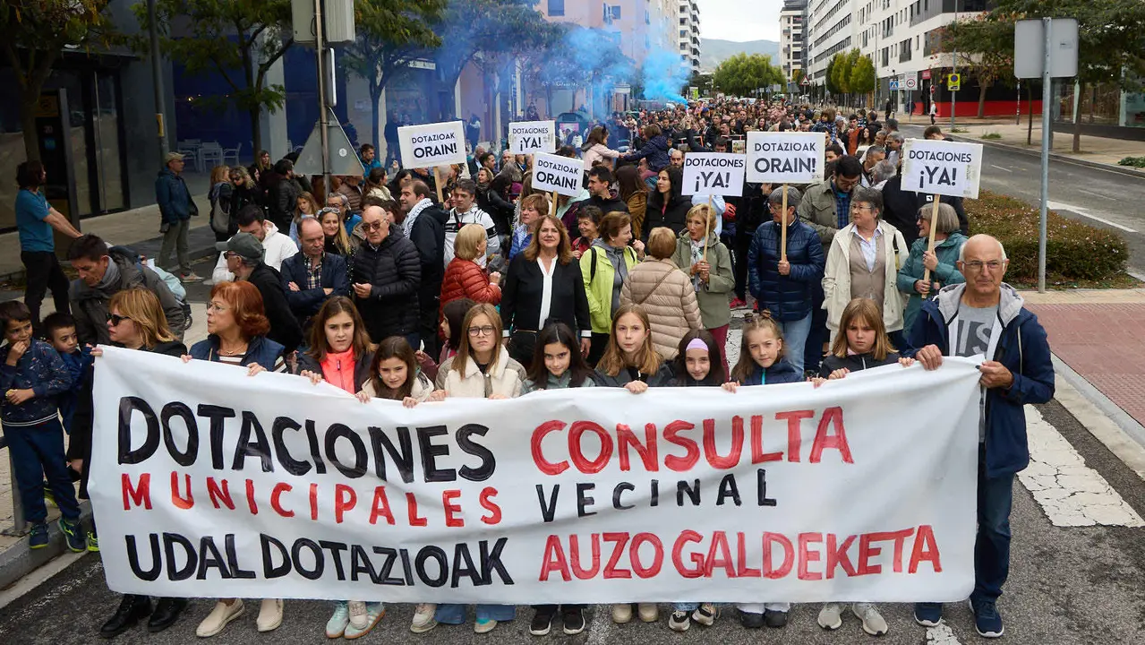 Manifestación de los vecinos de Ripagaina para exigir dotaciones y servicios en el barrio. IÑIGO ALZUGARAY