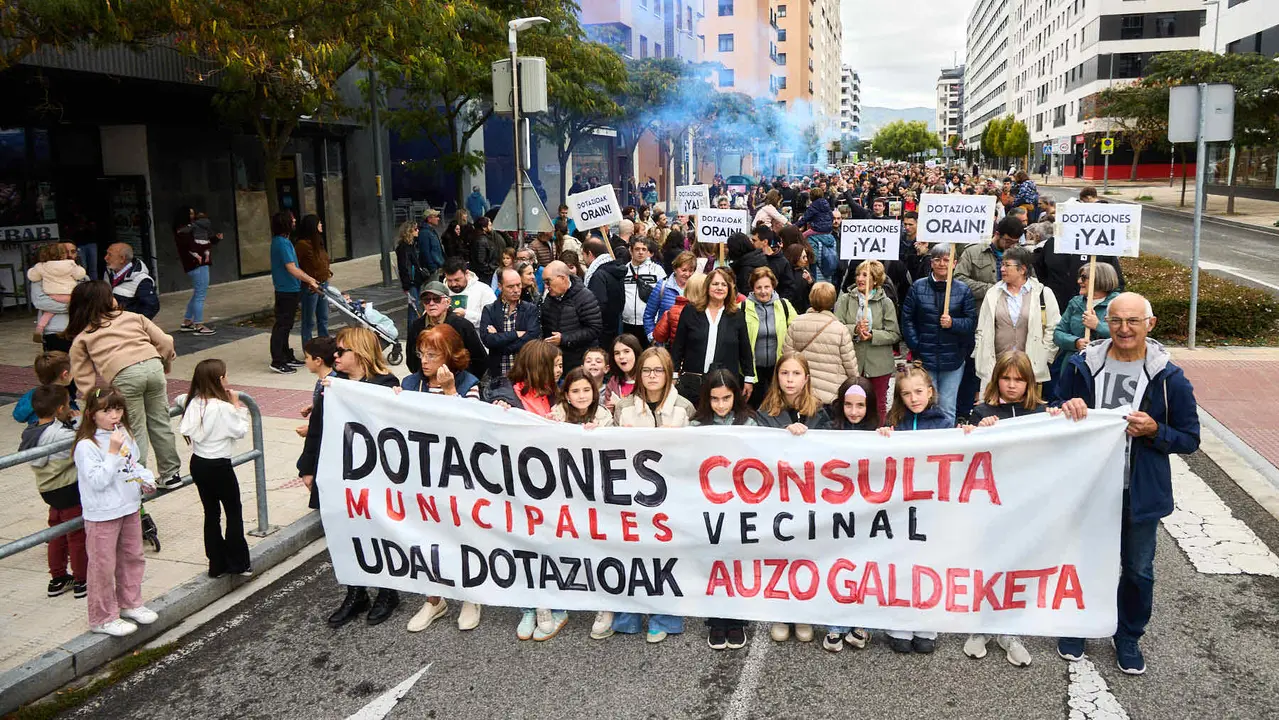 Manifestación de los vecinos de Ripagaina para exigir dotaciones y servicios en el barrio. IÑIGO ALZUGARAY