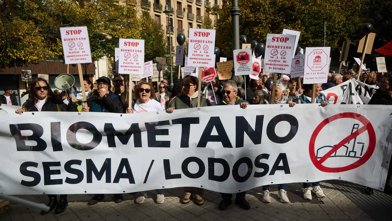Plataformas populares de Navarra se movilizan en Pamplona contra las plantas de biometano. IÑIGO ALZUGARAY