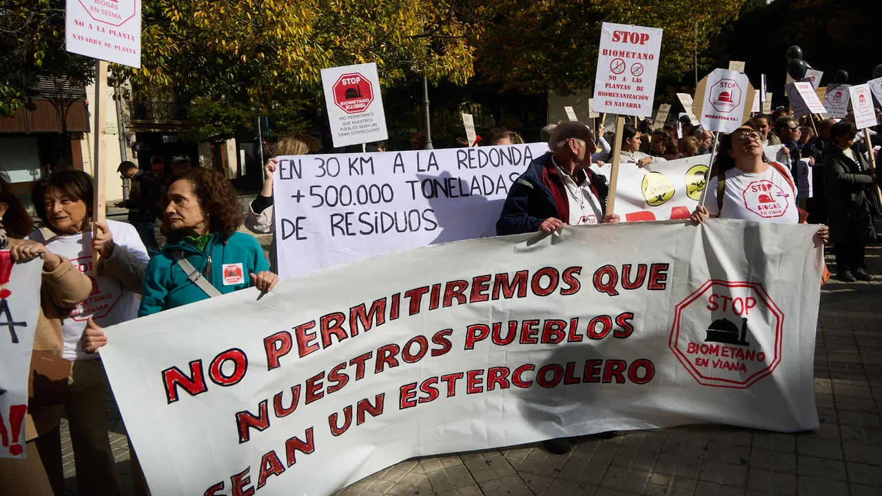 Plataformas populares de Navarra se movilizan en Pamplona contra las plantas de biometano. IÑIGO ALZUGARAY