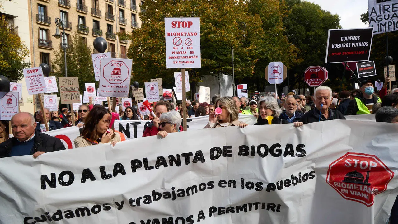 Plataformas populares de Navarra se movilizan en Pamplona contra las plantas de biometano. IÑIGO ALZUGARAY