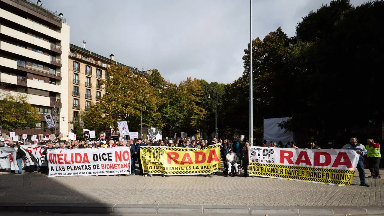 Plataformas populares de Navarra se movilizan en Pamplona contra las plantas de biometano. IÑIGO ALZUGARAY
