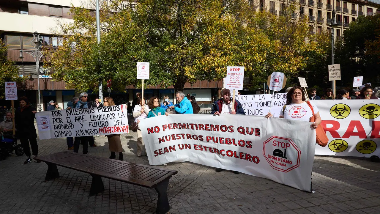 Plataformas populares de Navarra se movilizan en Pamplona contra las plantas de biometano. IÑIGO ALZUGARAY