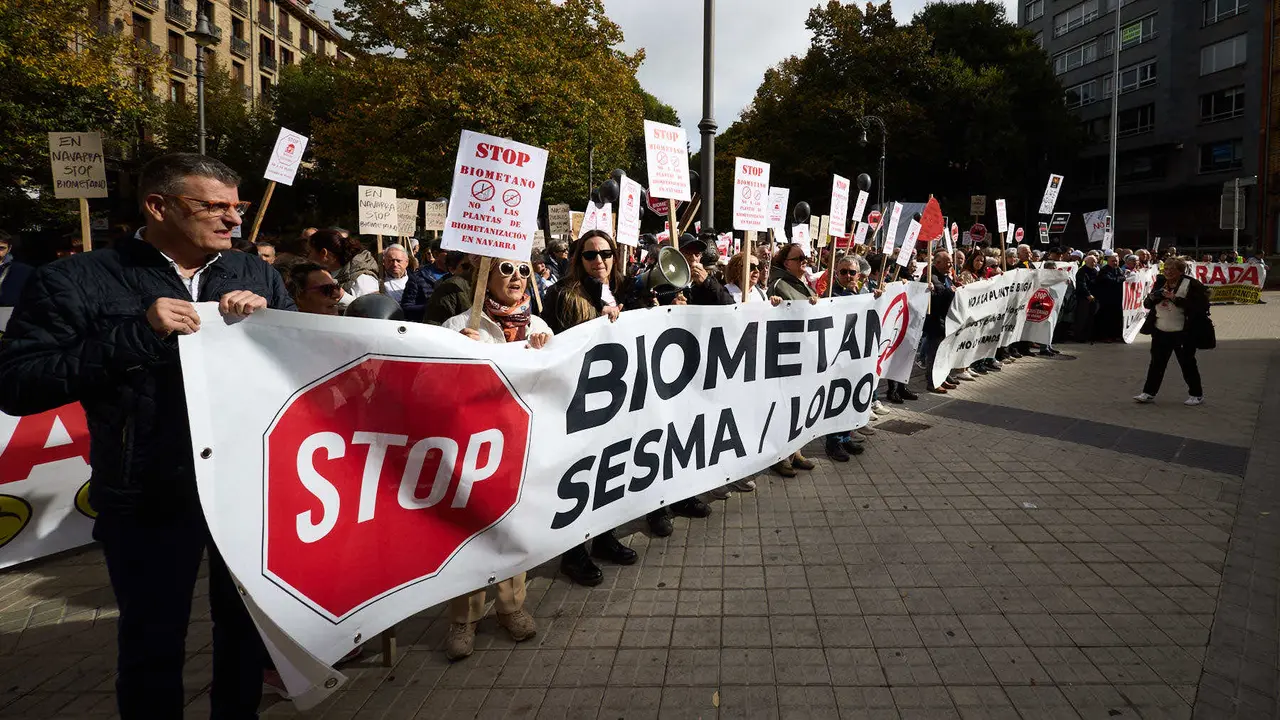 Plataformas populares de Navarra se movilizan en Pamplona contra las plantas de biometano. IÑIGO ALZUGARAY