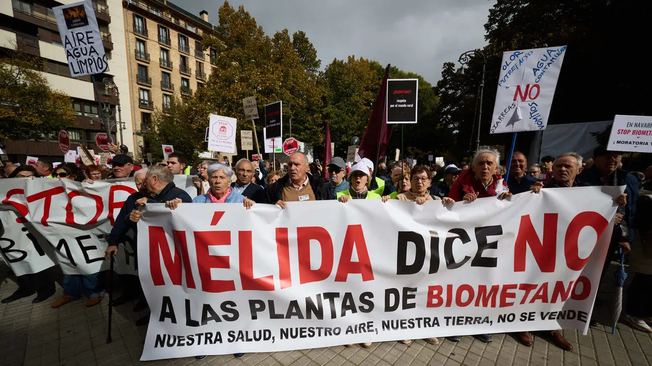 Plataformas populares de Navarra se movilizan en Pamplona contra las plantas de biometano. IÑIGO ALZUGARAY