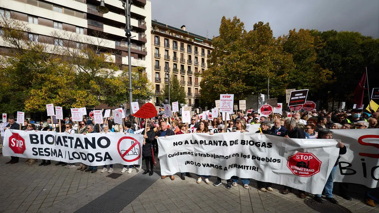 Plataformas populares de Navarra se movilizan en Pamplona contra las plantas de biometano. IÑIGO ALZUGARAY