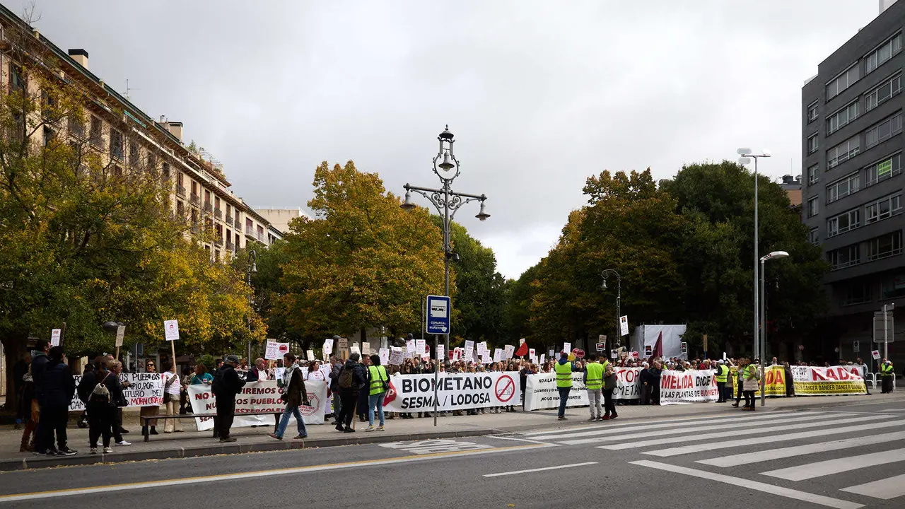 Plataformas populares de Navarra se movilizan en Pamplona contra las plantas de biometano. IÑIGO ALZUGARAY