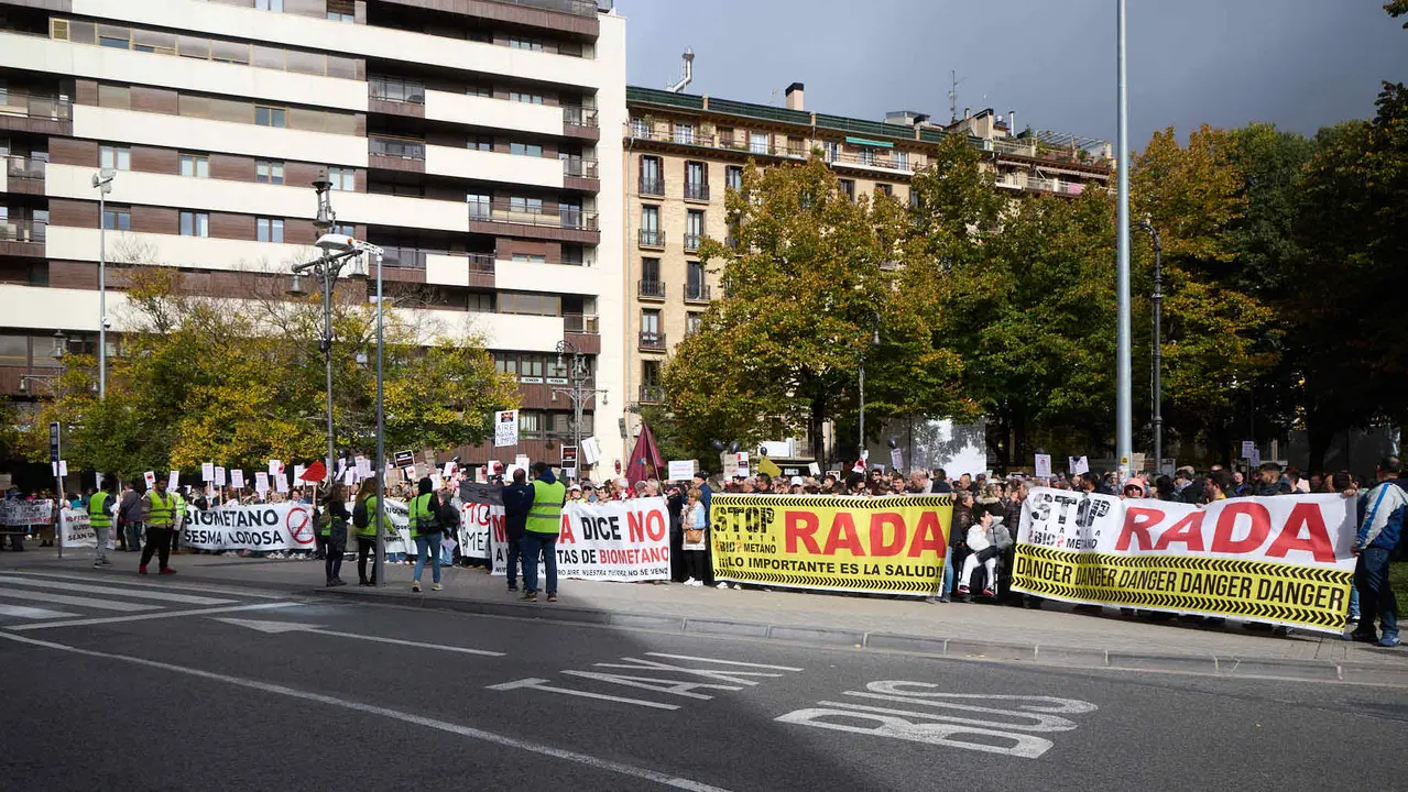 Plataformas populares de Navarra se movilizan en Pamplona contra las plantas de biometano. IÑIGO ALZUGARAY
