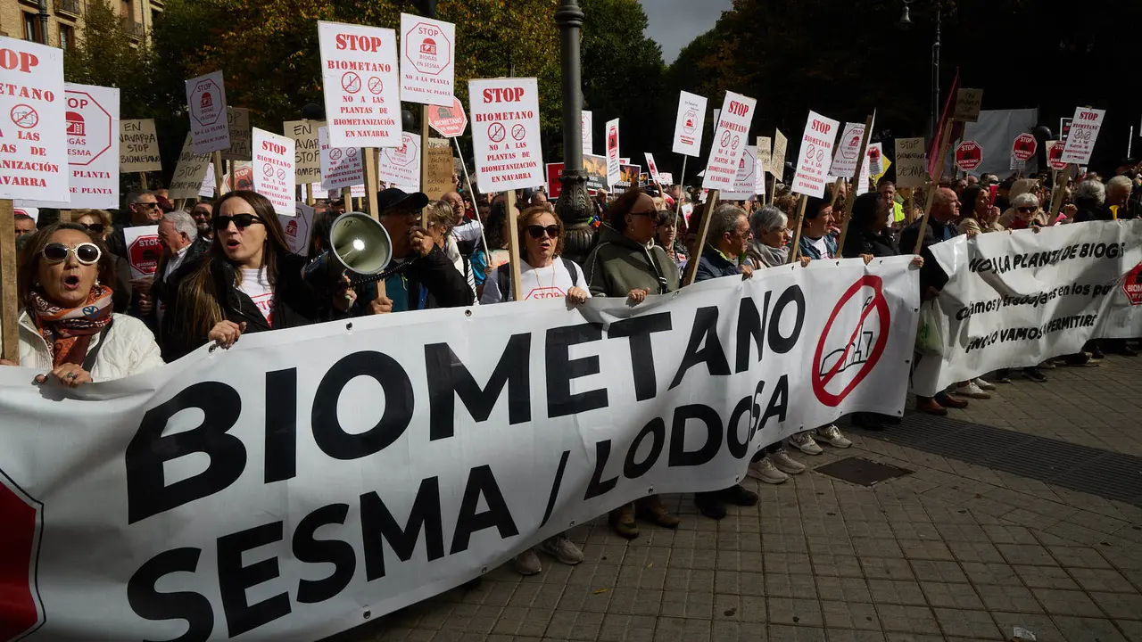 Plataformas populares de Navarra se movilizan en Pamplona contra las plantas de biometano. IÑIGO ALZUGARAY