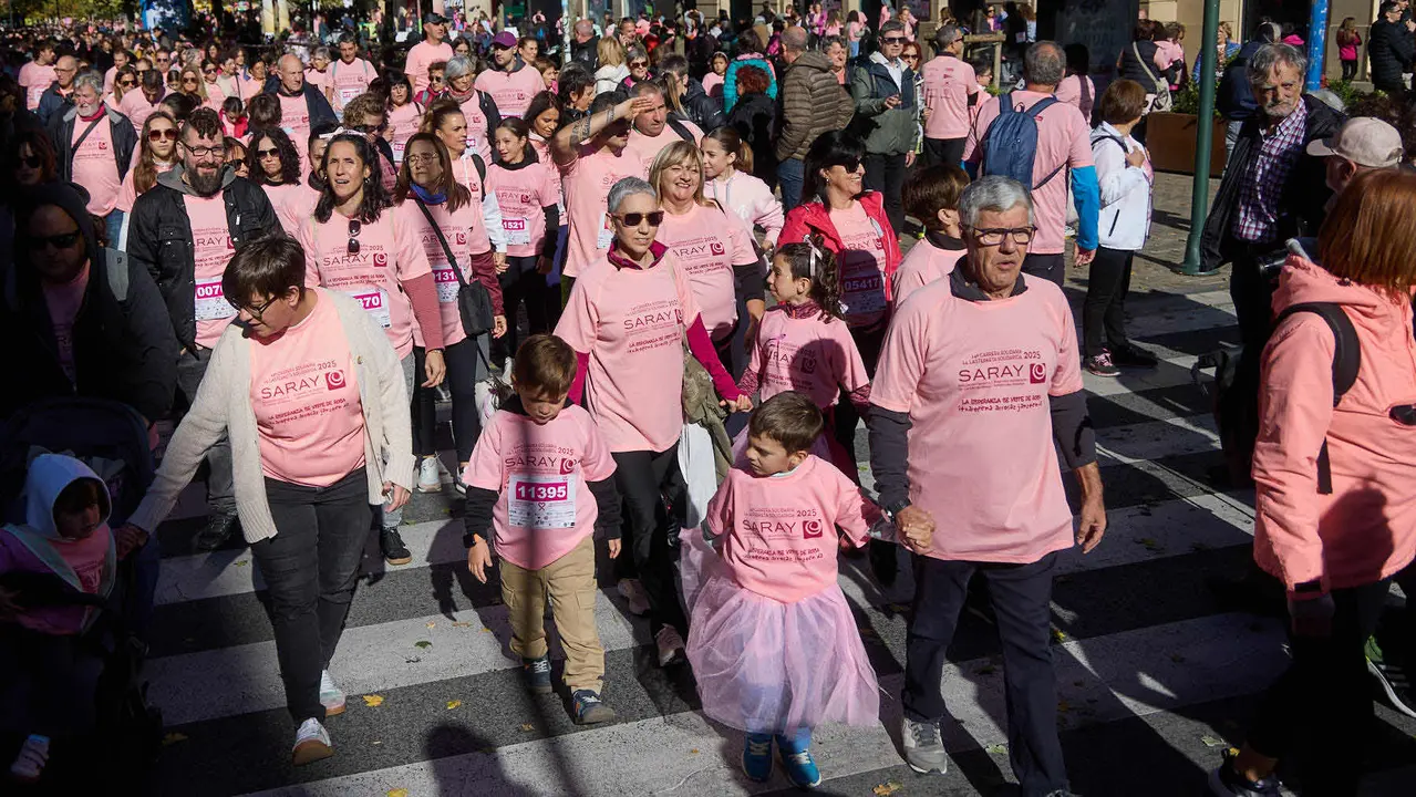XIV Carrera Solidaria contra el Cáncer de Mama en Pamplona, organizada por la asociación Saray. IÑIGO ALZUGARAY