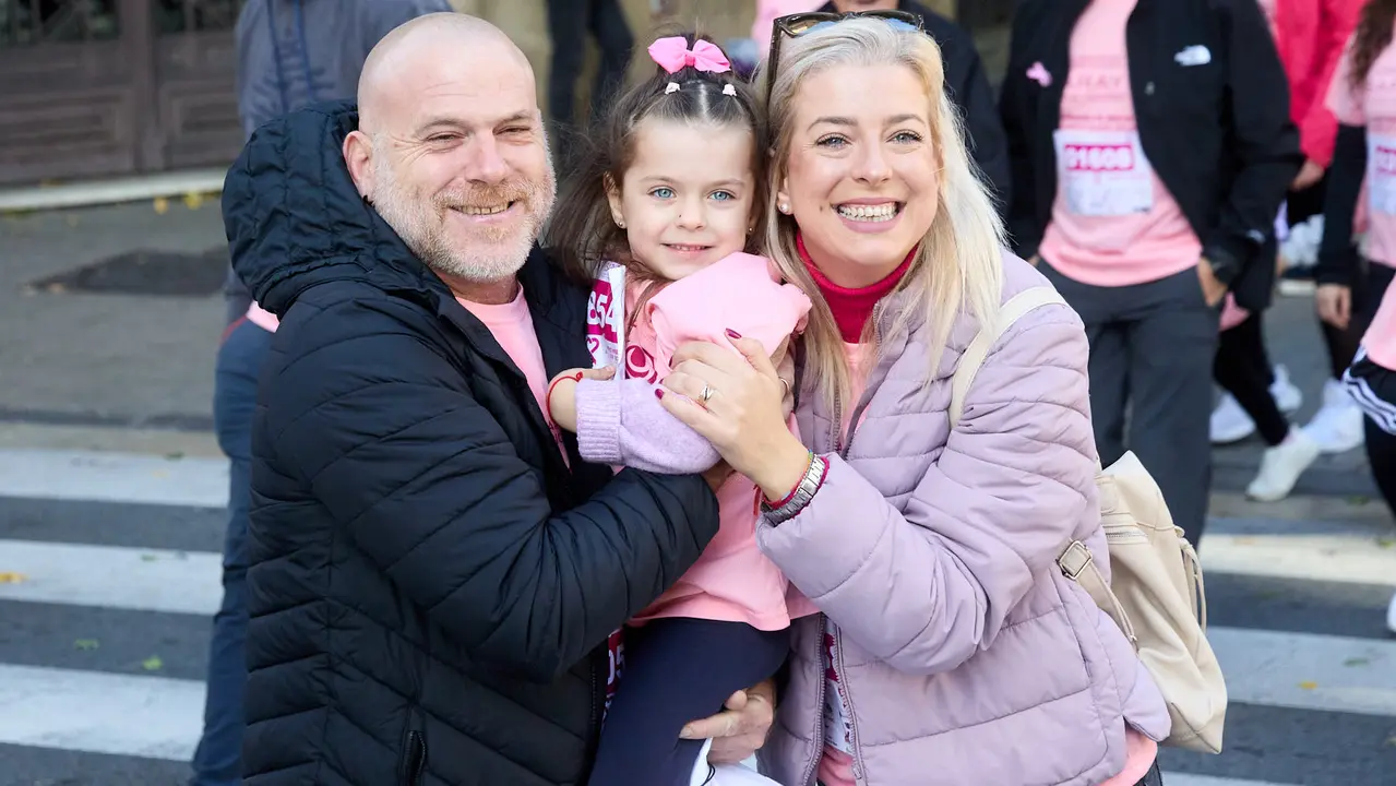 XIV Carrera Solidaria contra el Cáncer de Mama en Pamplona, organizada por la asociación Saray. IÑIGO ALZUGARAY
