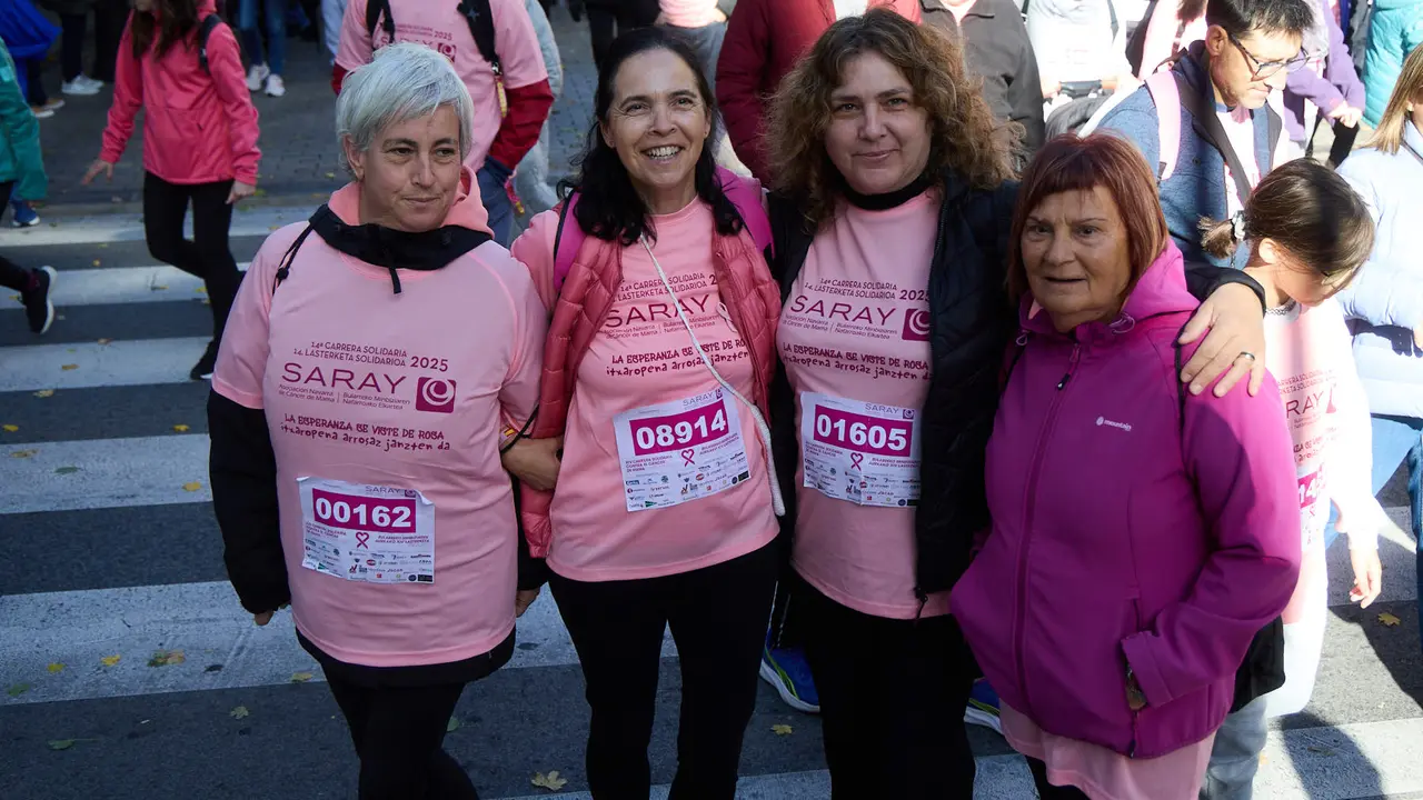XIV Carrera Solidaria contra el Cáncer de Mama en Pamplona, organizada por la asociación Saray. IÑIGO ALZUGARAY