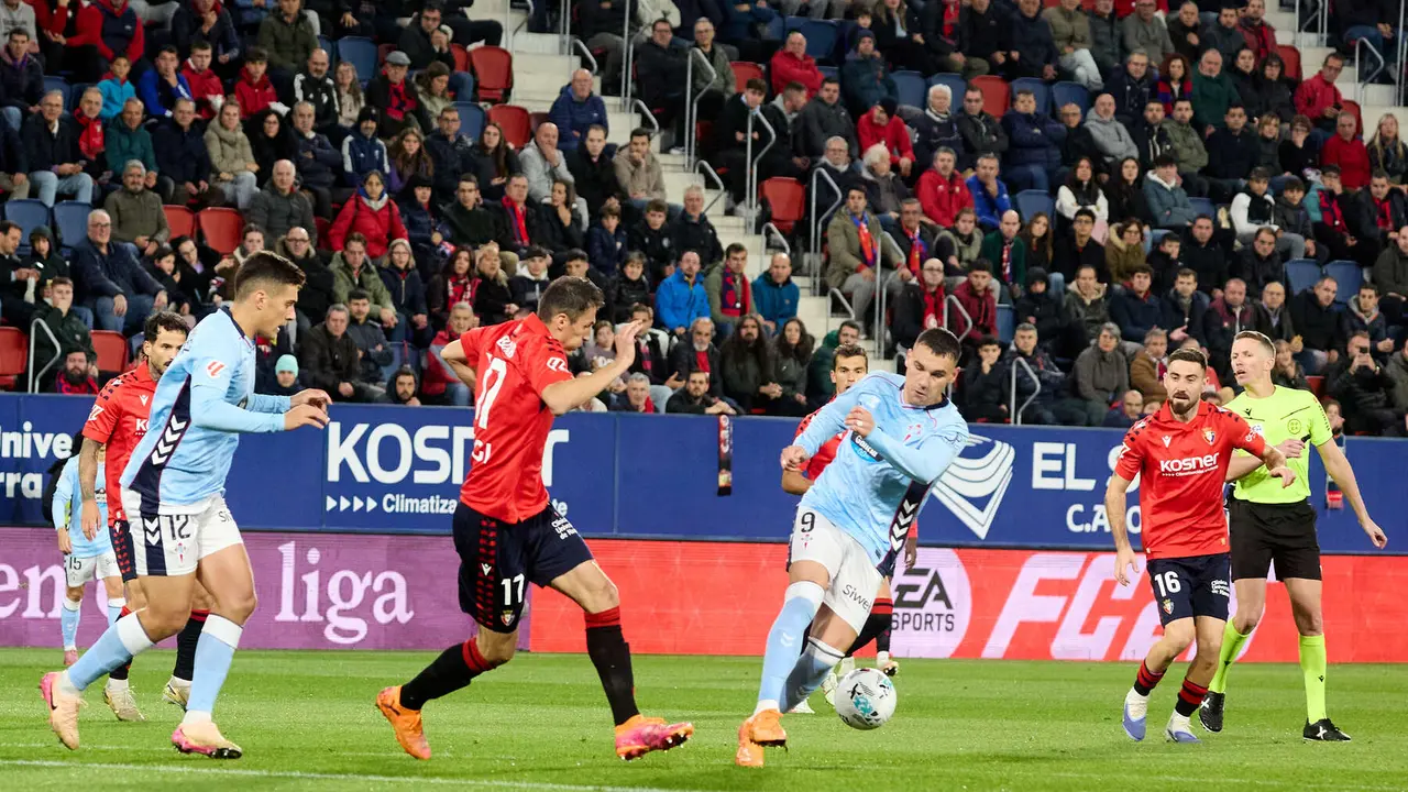 Partido de La Liga EA Sports entre CA Osasuna y RC Celta disputado en el estadio de El Sadar en Pamplona. IÑIGO ALZUGARAY