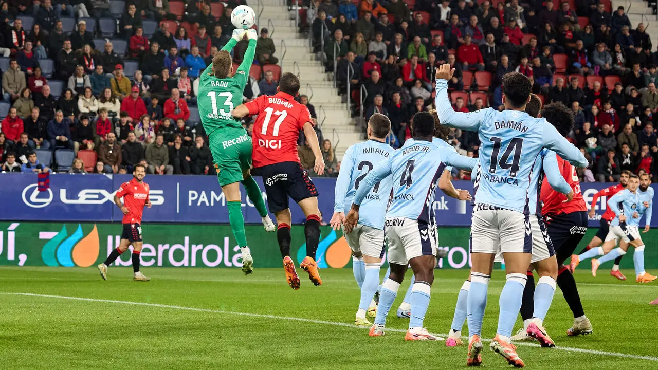 Partido de La Liga EA Sports entre CA Osasuna y RC Celta disputado en el estadio de El Sadar en Pamplona. IÑIGO ALZUGARAY