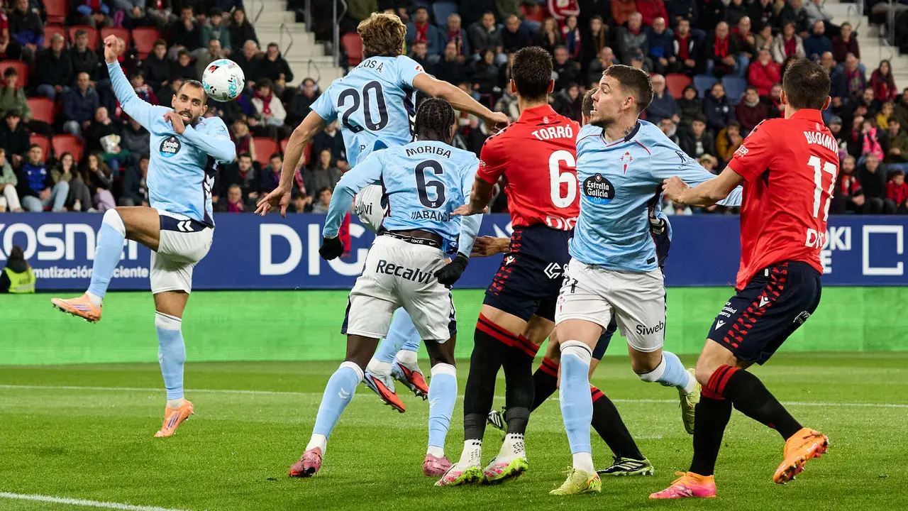 Partido de La Liga EA Sports entre CA Osasuna y RC Celta disputado en el estadio de El Sadar en Pamplona. IÑIGO ALZUGARAY