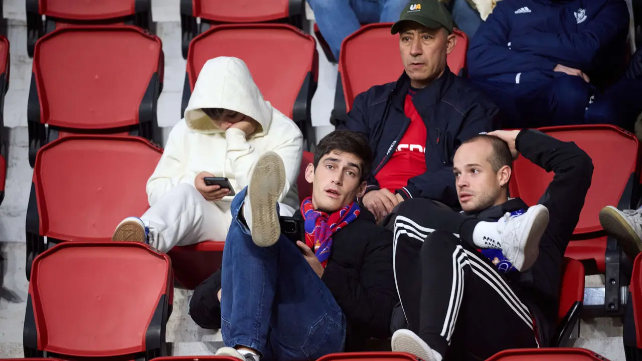 La grada del estadio de El Sadar durante el partido de La Liga EA Sports entre CA Osasuna y RC Celta disputado en Pamplona. IÑIGO ALZUGARAY