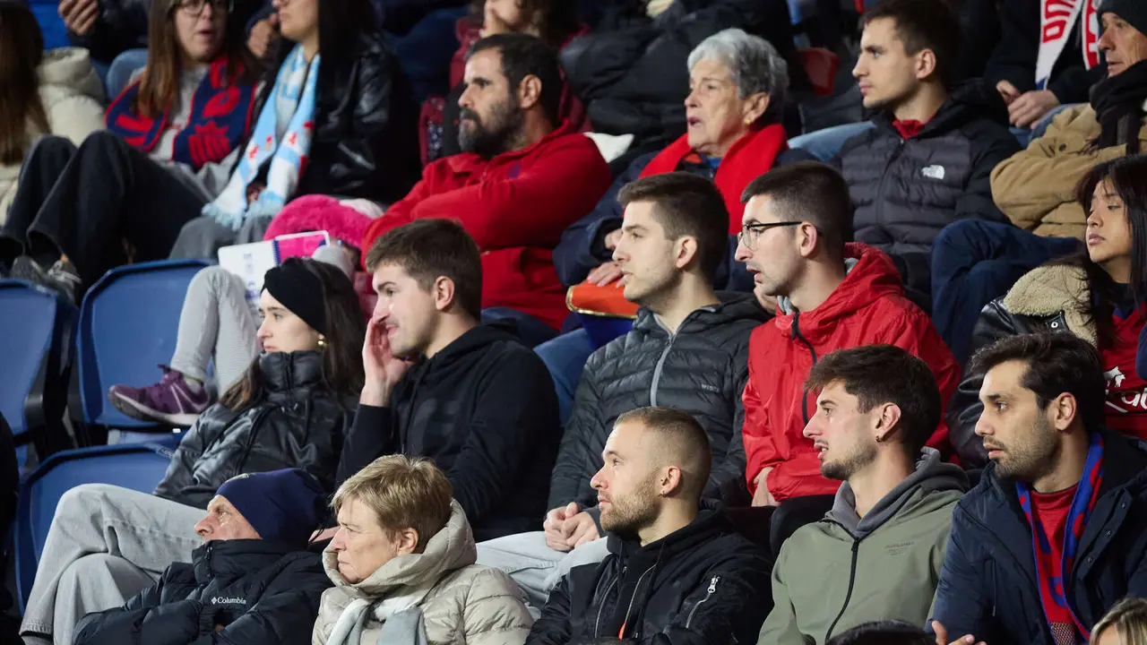 La grada del estadio de El Sadar durante el partido de La Liga EA Sports entre CA Osasuna y RC Celta disputado en Pamplona. IÑIGO ALZUGARAY