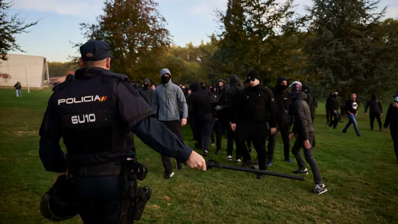 Disturbios en Pamplona frente al acto de Vito Quiles que finalmente ha sido cancelado. PABLO LASAOSA