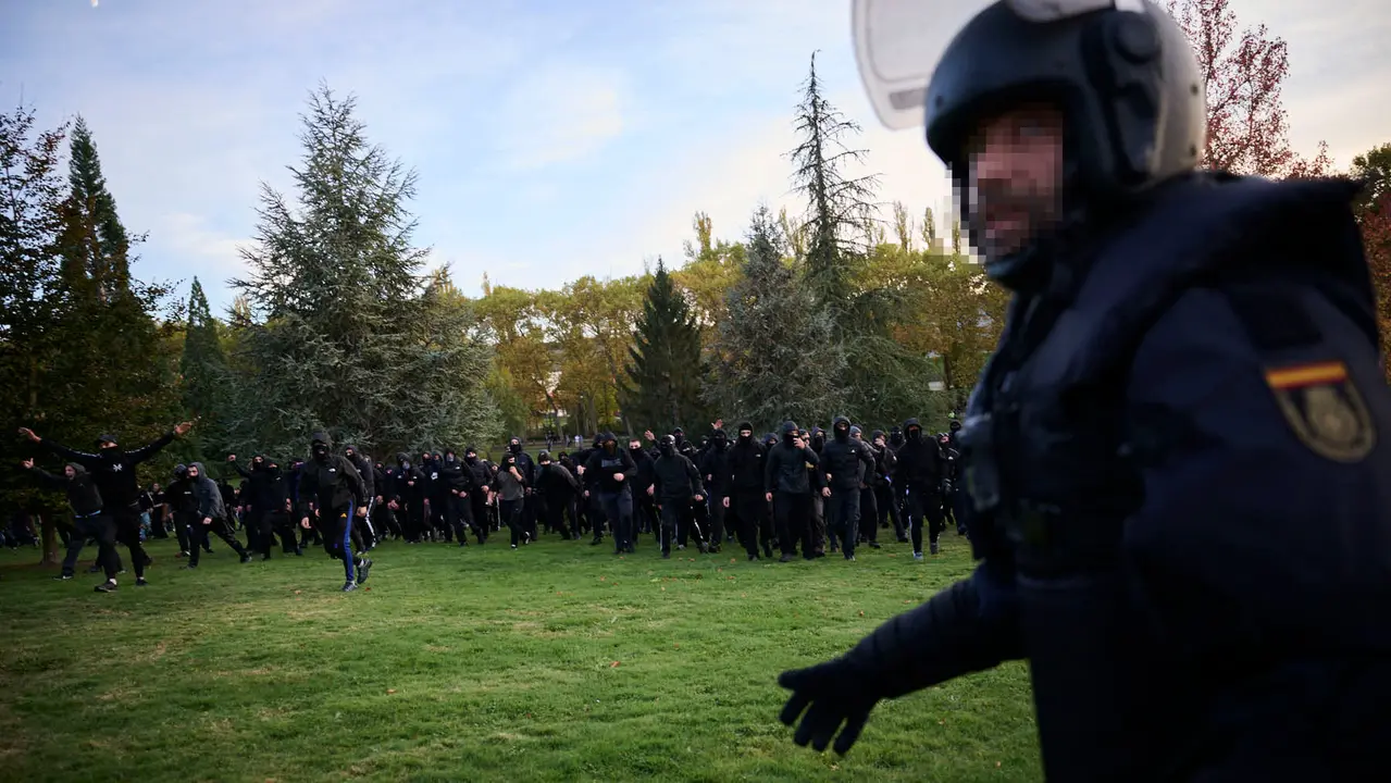 Disturbios en Pamplona frente al acto de Vito Quiles que finalmente ha sido cancelado. PABLO LASAOSA