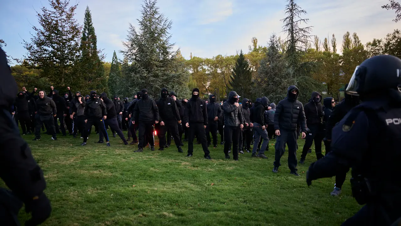 Disturbios en Pamplona frente al acto de Vito Quiles que finalmente ha sido cancelado. PABLO LASAOSA