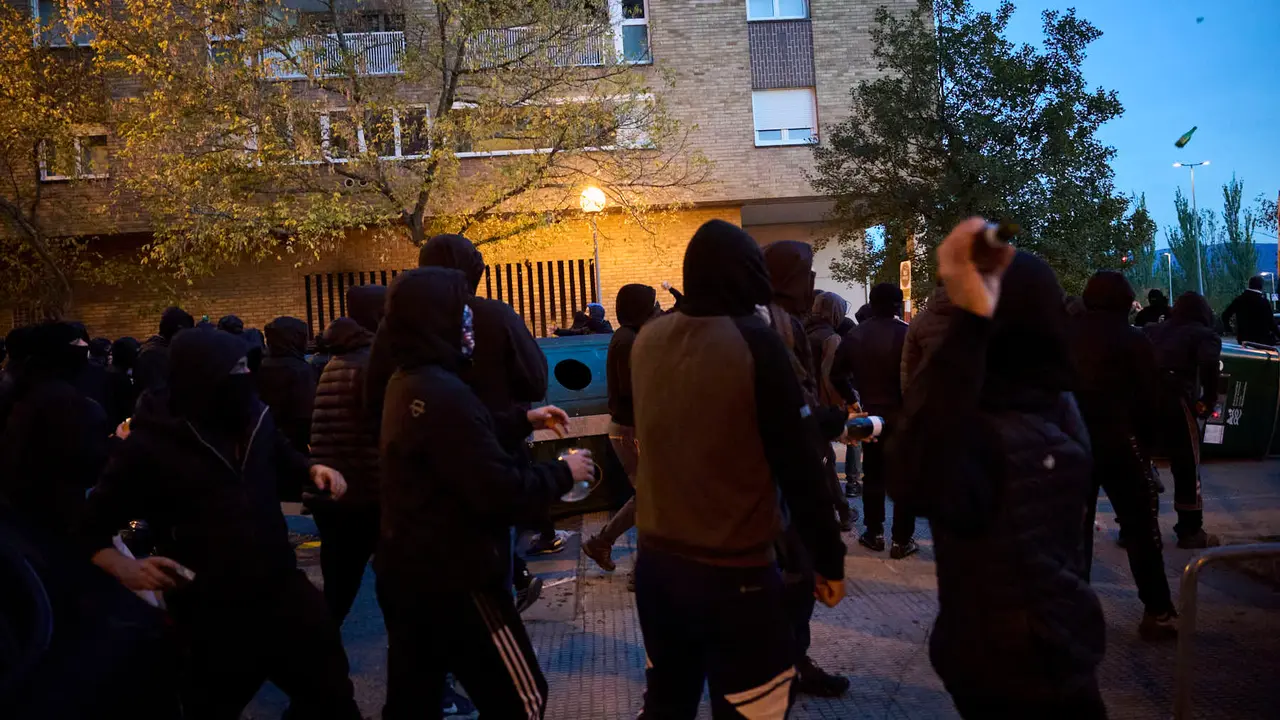 Disturbios en Pamplona frente al acto de Vito Quiles que finalmente ha sido cancelado. PABLO LASAOSA