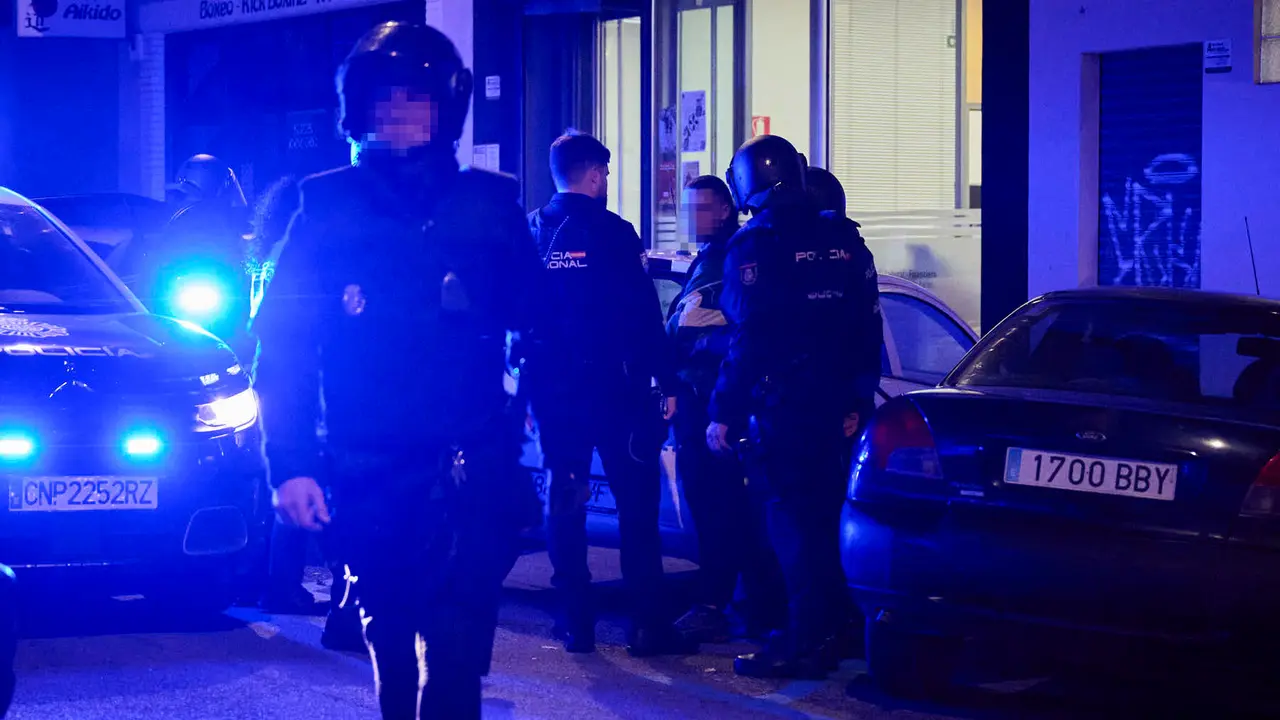 Disturbios en Pamplona frente al acto de Vito Quiles que finalmente ha sido cancelado. PABLO LASAOSA