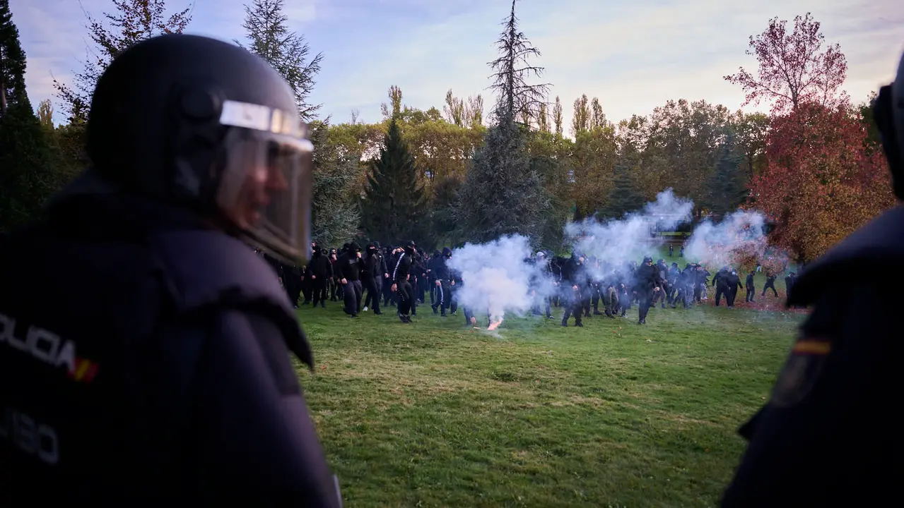 Disturbios en Pamplona frente al acto de Vito Quiles que finalmente ha sido cancelado. PABLO LASAOSA