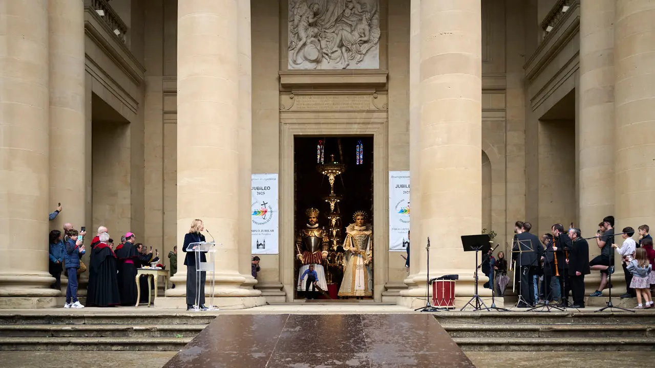 Presentación de los gigantes de la Catedral de Pamplona. PABLO LASAOSA