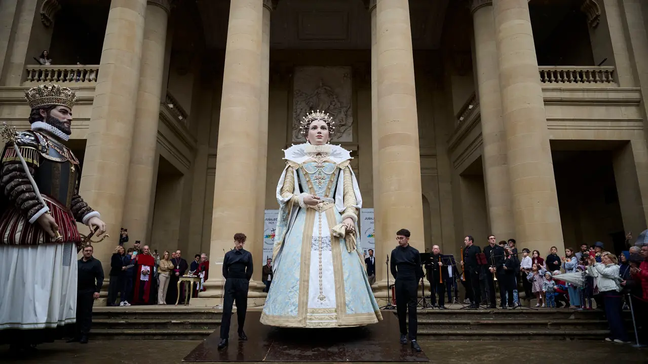 Presentación de los gigantes de la Catedral de Pamplona. PABLO LASAOSA
