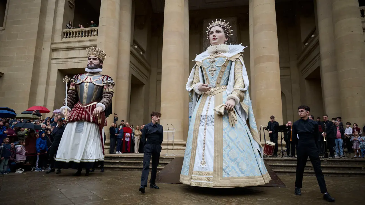 Presentación de los gigantes de la Catedral de Pamplona. PABLO LASAOSA