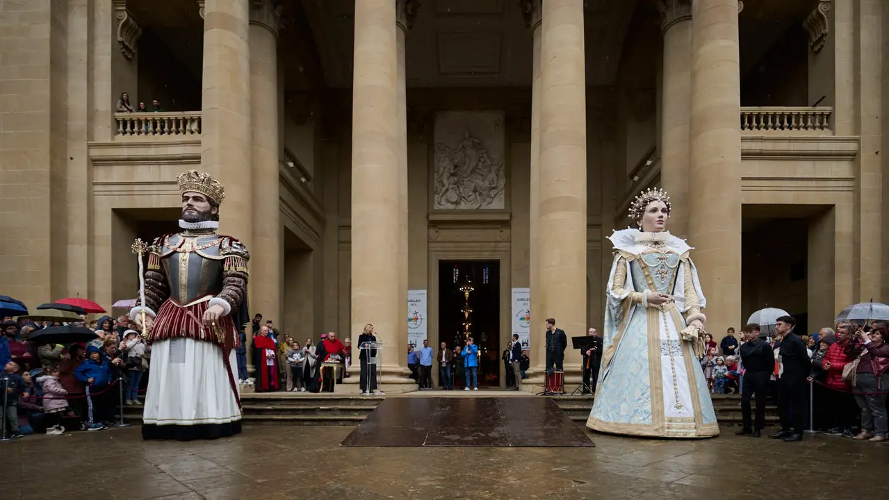 Presentación de los gigantes de la Catedral de Pamplona. PABLO LASAOSA