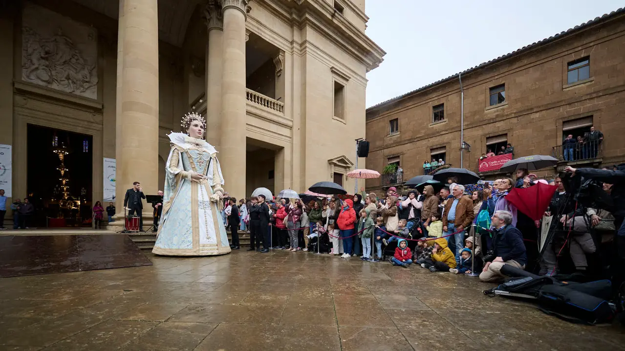 Presentación de los gigantes de la Catedral de Pamplona. PABLO LASAOSA