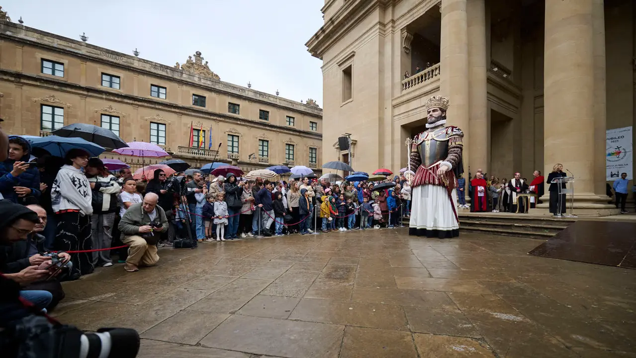 Presentación de los gigantes de la Catedral de Pamplona. PABLO LASAOSA
