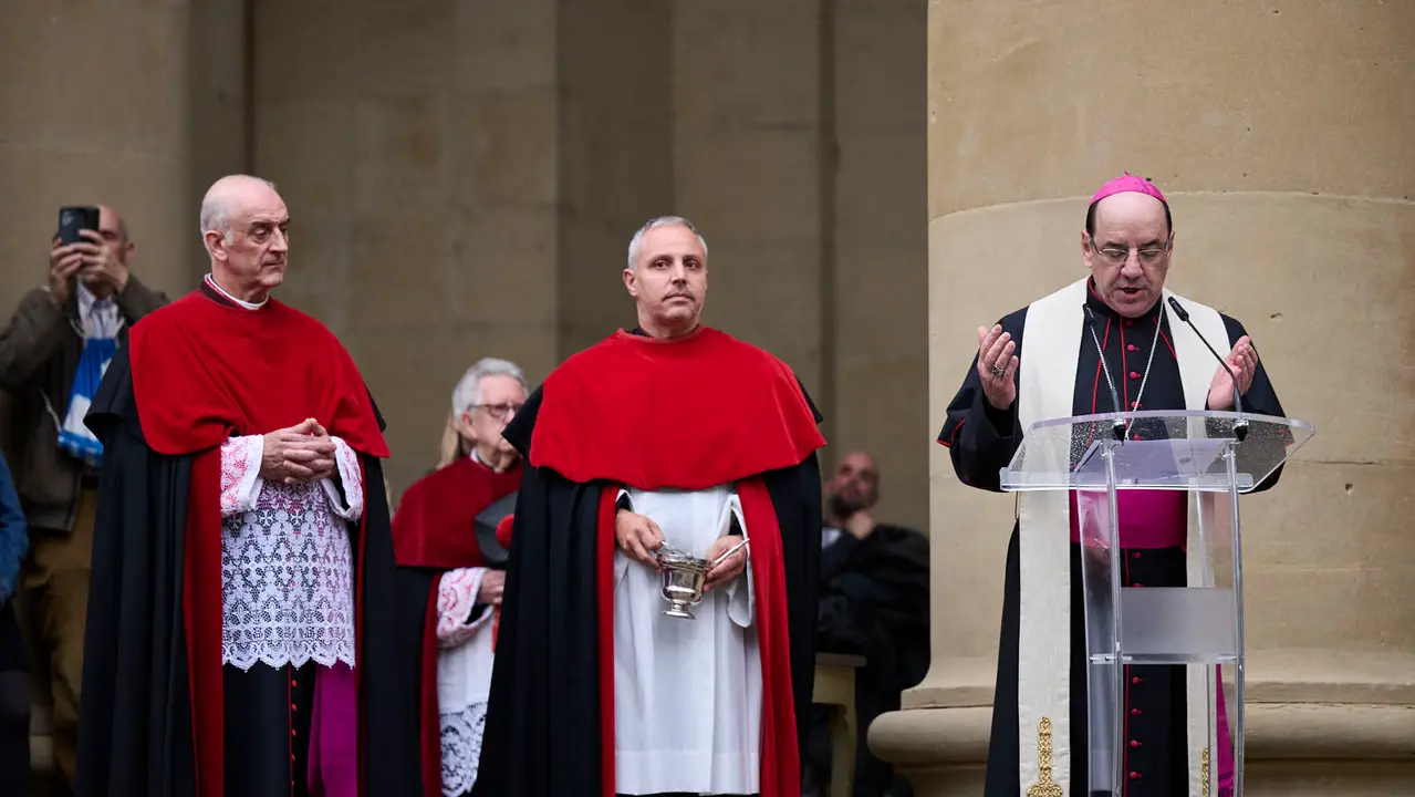 Presentación de los gigantes de la Catedral de Pamplona. PABLO LASAOSA