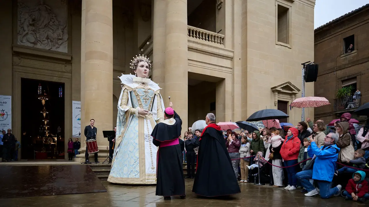 Presentación de los gigantes de la Catedral de Pamplona. PABLO LASAOSA