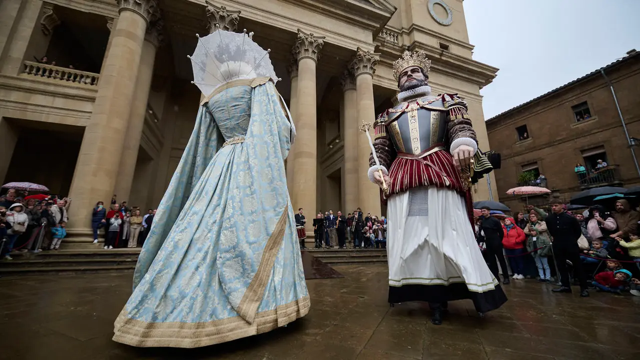 Presentación de los gigantes de la Catedral de Pamplona. PABLO LASAOSA