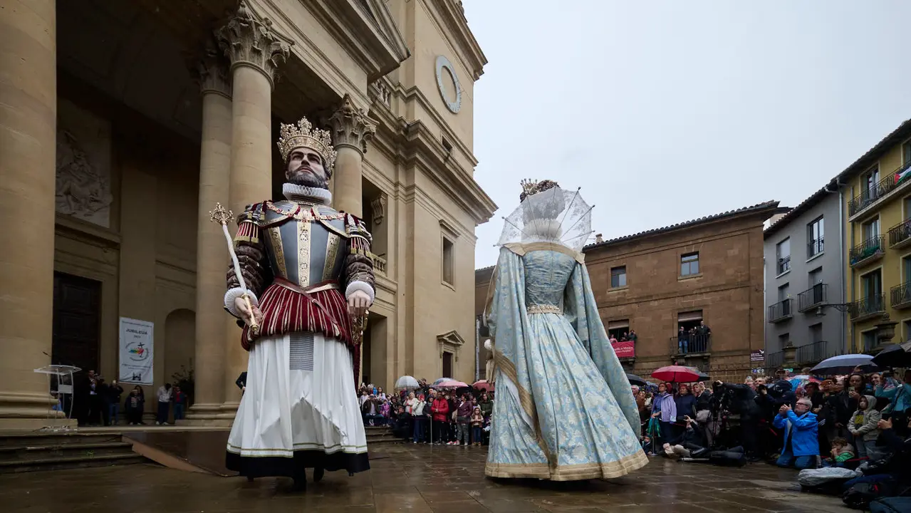 Presentación de los gigantes de la Catedral de Pamplona. PABLO LASAOSA
