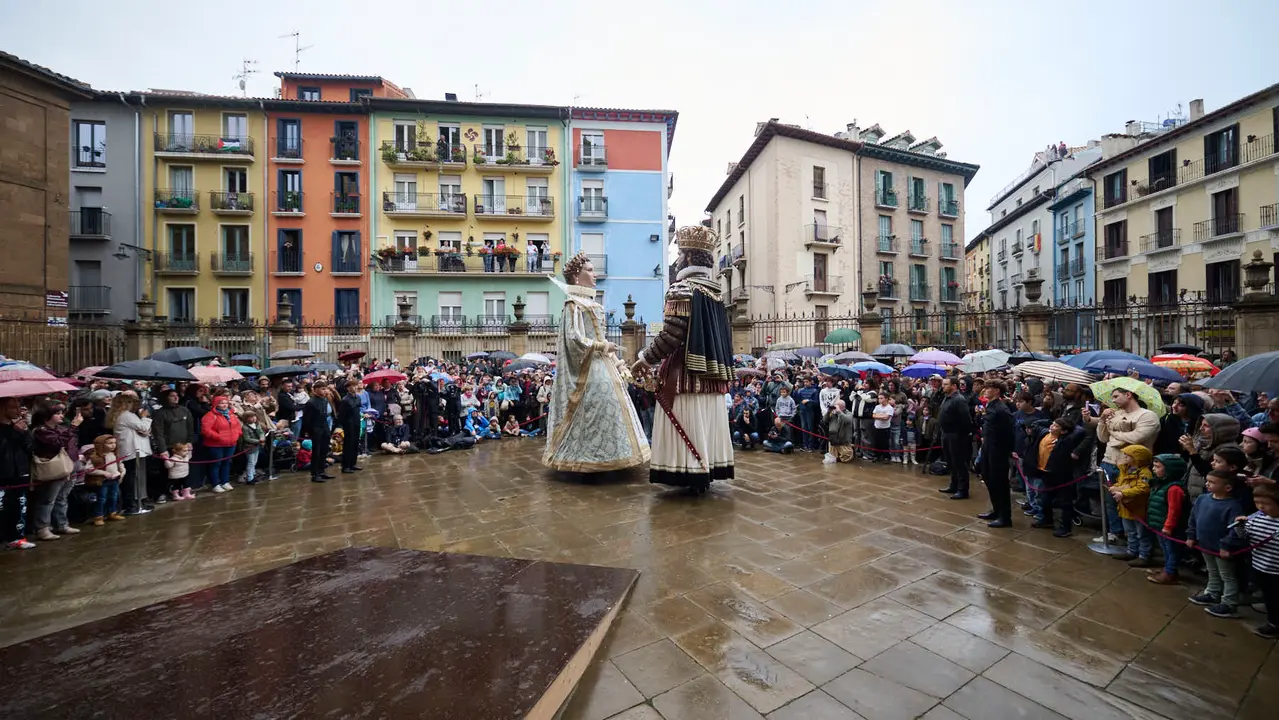 Presentación de los gigantes de la Catedral de Pamplona. PABLO LASAOSA