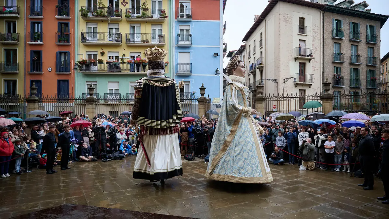 Presentación de los gigantes de la Catedral de Pamplona. PABLO LASAOSA