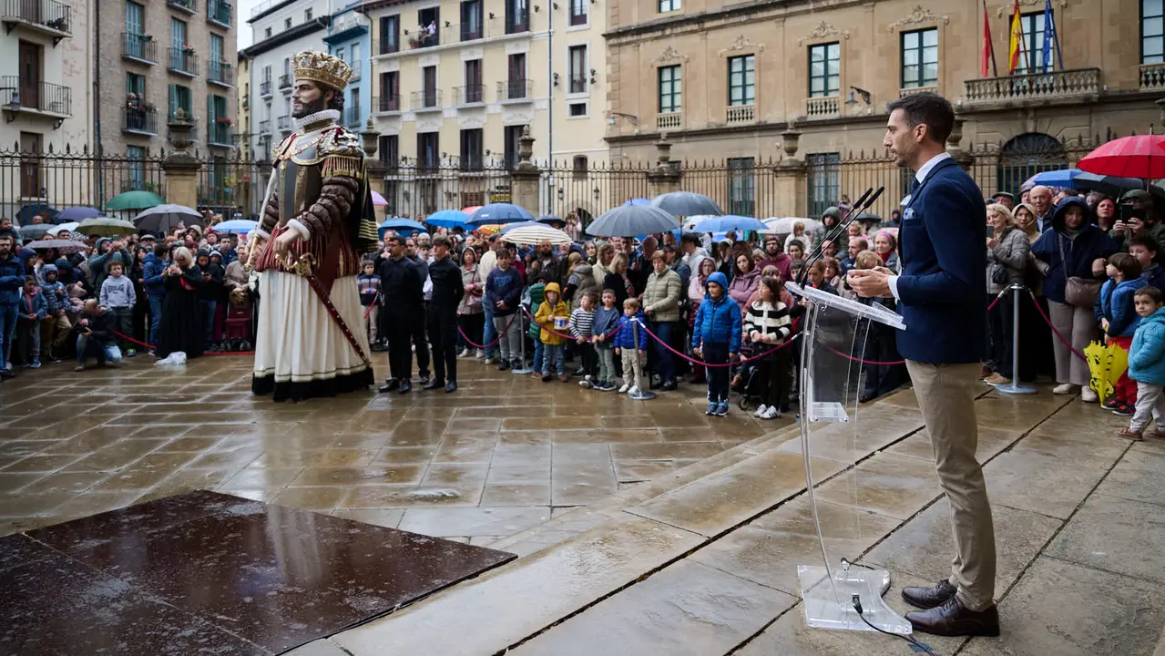 Presentación de los gigantes de la Catedral de Pamplona. PABLO LASAOSA