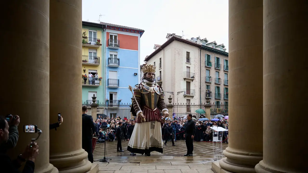Presentación de los gigantes de la Catedral de Pamplona. PABLO LASAOSA