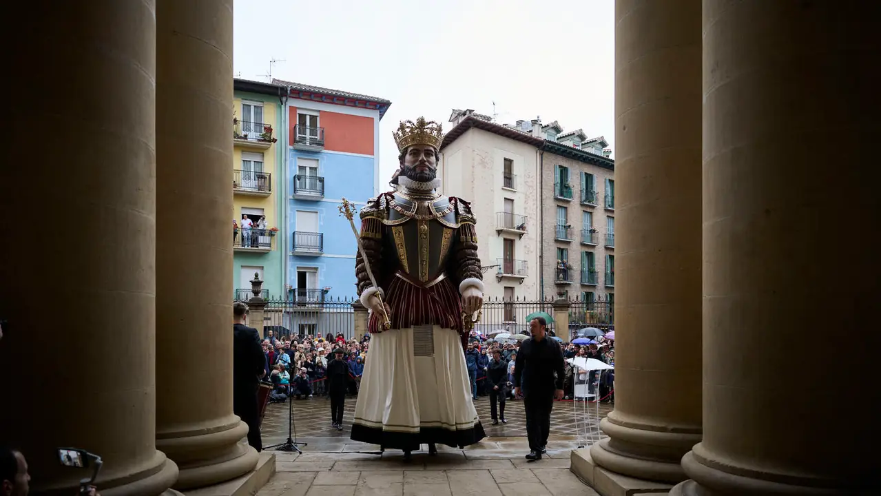 Presentación de los gigantes de la Catedral de Pamplona. PABLO LASAOSA