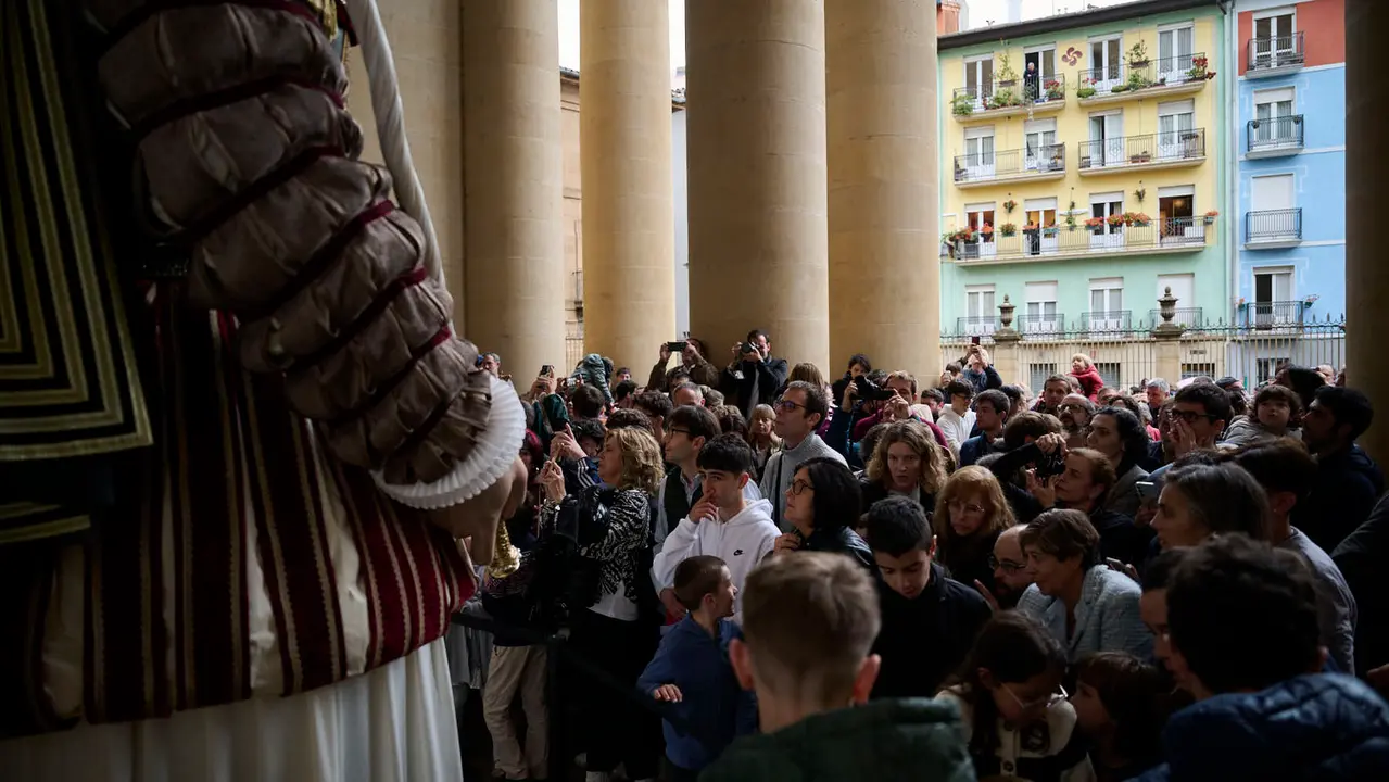 Presentación de los gigantes de la Catedral de Pamplona. PABLO LASAOSA