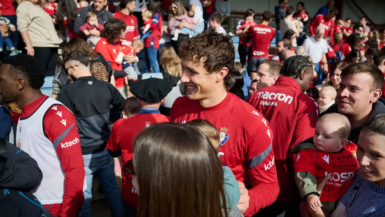 Entrenamiento de Osasuna a puerta abierta en Tajonar antes de su partido en Oviedo. PABLO LASAOSA