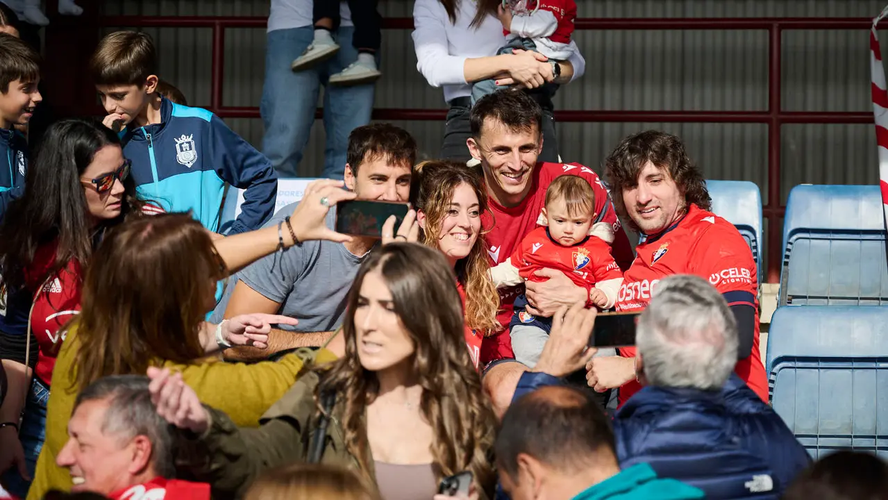 Entrenamiento de Osasuna a puerta abierta en Tajonar antes de su partido en Oviedo. PABLO LASAOSA