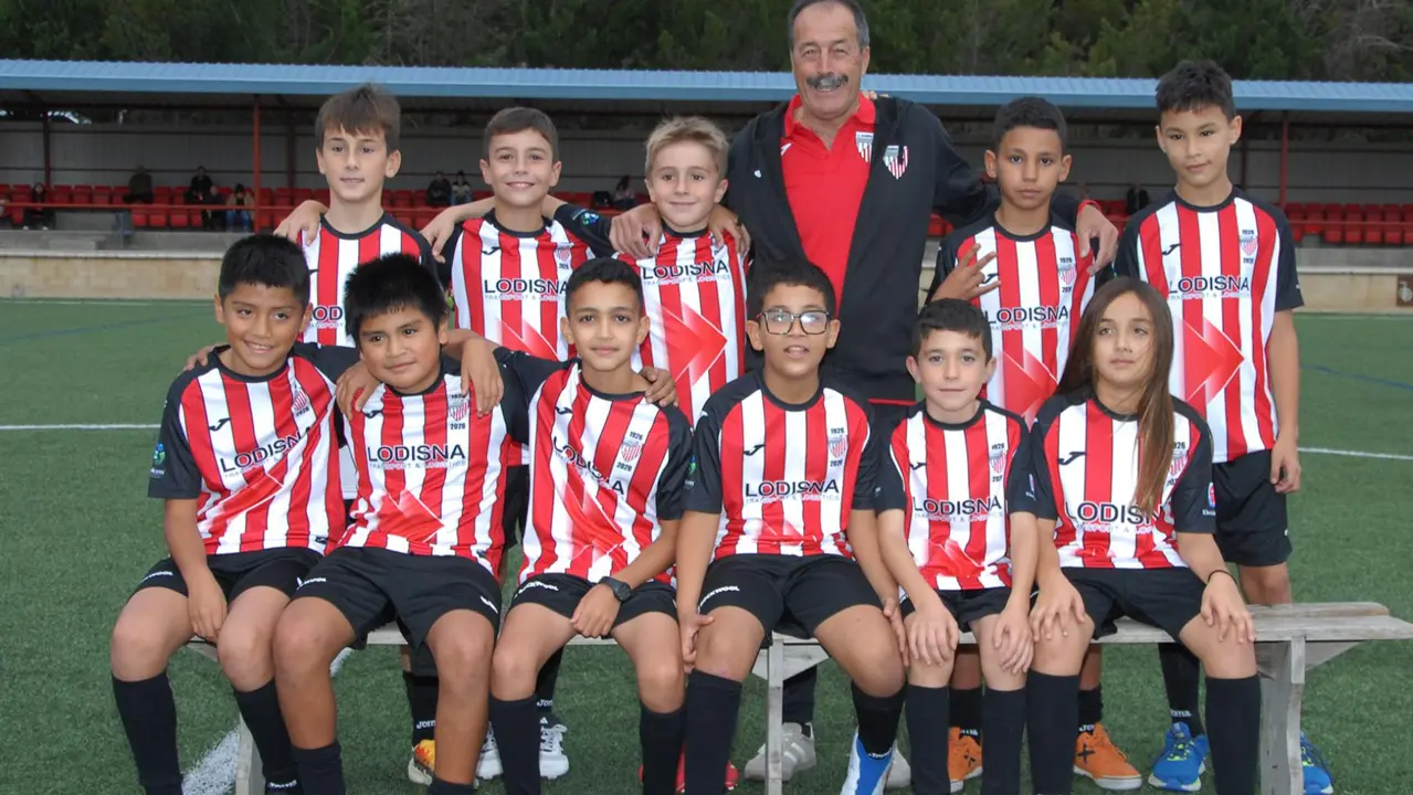 Equipo Alevin B Año 2015 durante la presentación del Club Deportivo Azkarrena de la temporada 2025-2026. AMAYA LUQUI