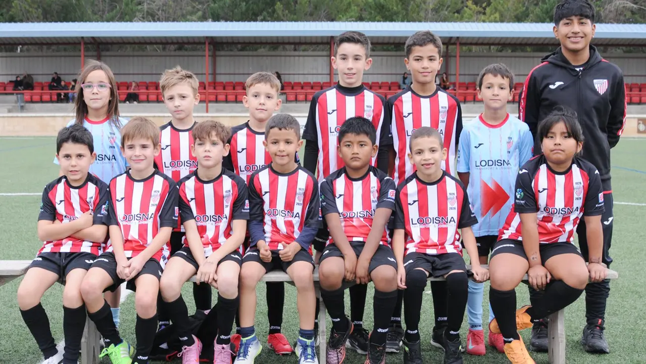 Equipo Benjamin B Año 2017 durante la presentación del Club Deportivo Azkarrena de la temporada 2025-2026. AMAYA LUQUI