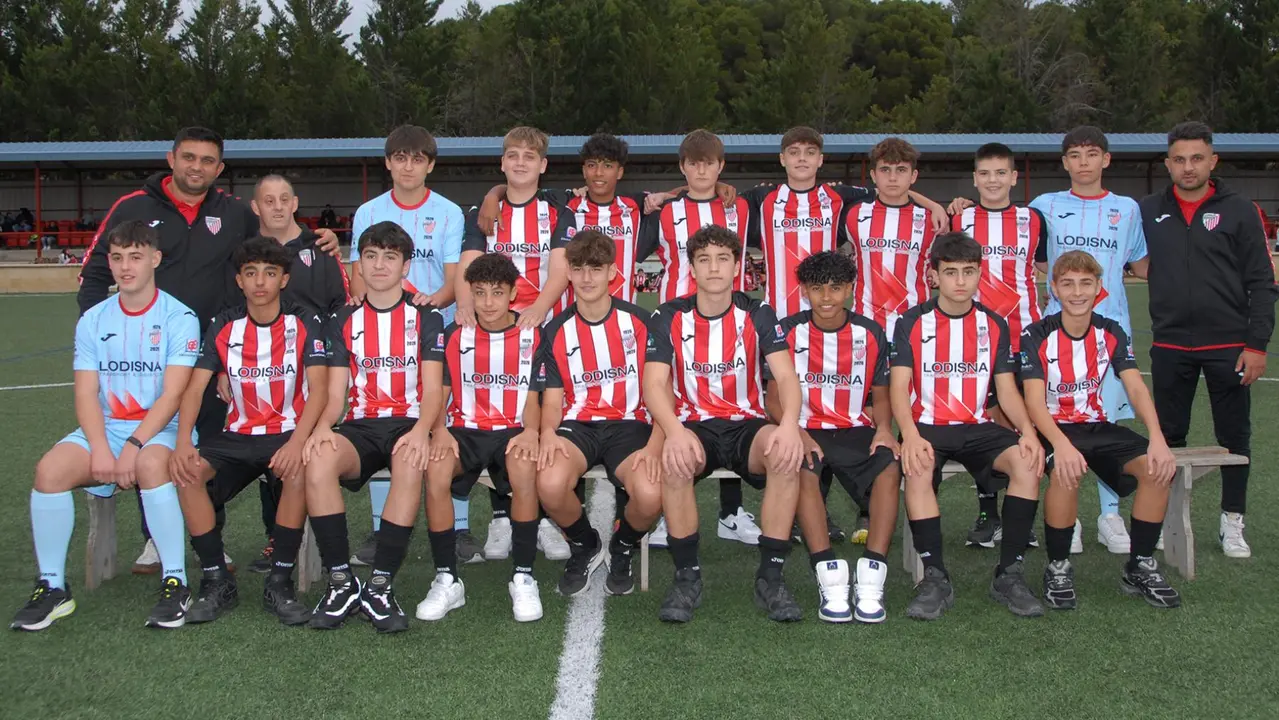 Equipo Cadete durante la presentación del Club Deportivo Azkarrena de la temporada 2025-2026. AMAYA LUQUI