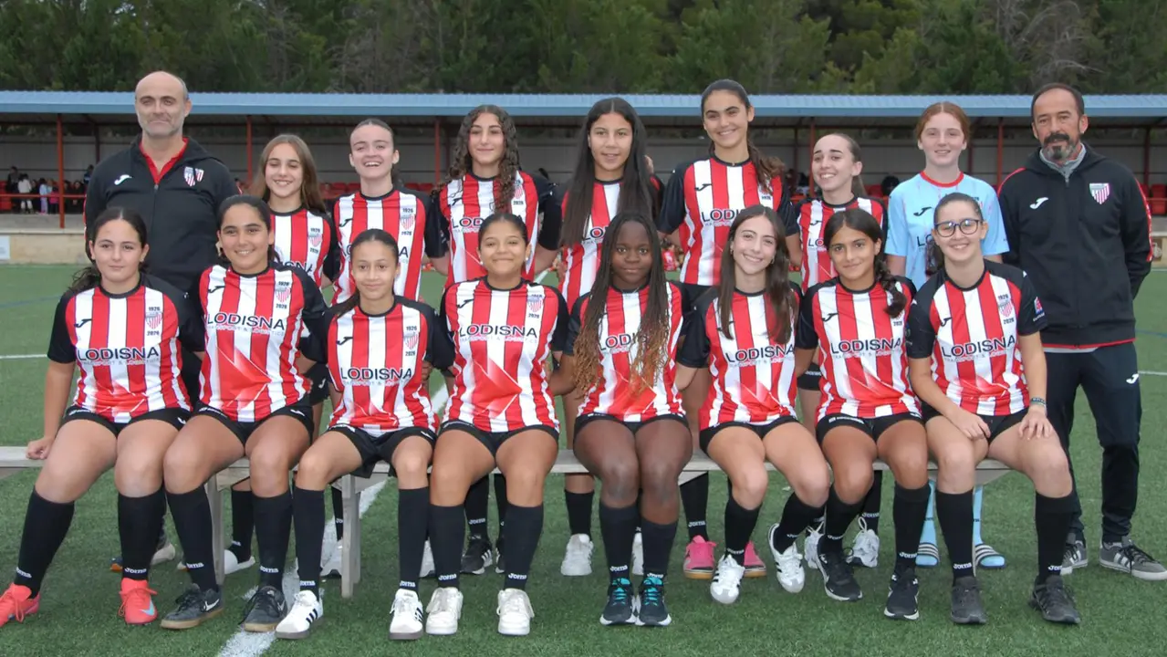 Equipo Cadete Juvenil durante la presentación del Club Deportivo Azkarrena de la temporada 2025-2026. AMAYA LUQUI